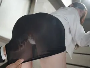 Em người mẫu bikini xinh vl bị anh trợ lý đến nhà cưỡng hiếp