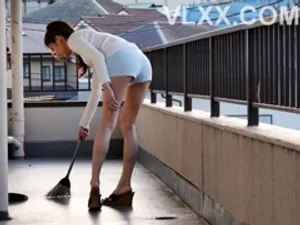 NACR-442 Vợ kế của cha Ruo Qili là một cô gái lăng nhăng và lẳng lơ. Kurokawa Sumire