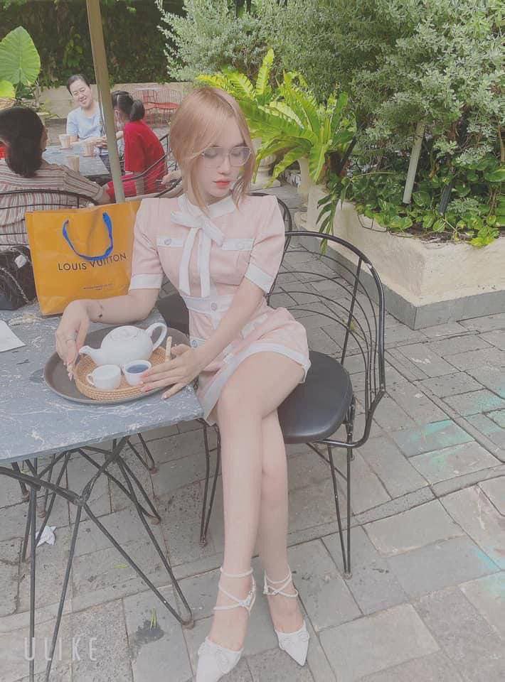 Ngỡ ngàng với cặp vú của những đứa em kế